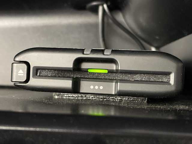 トヨタ ハイラックス 神奈川県 2023(令5)年 3.7万km 白 純正8インチナビ/全周囲カメラ/LEDライト/ETC/追従クルーズコントローラ/スマートキー/スペアキー/純正18インチAW/ターボ/純正フロアマット/ハーフレザーシート/アイドリングストップ/シートリフター/プッシュスタート/フォグランプ/オートライト/ウィンカーミラー/電動格納ミラー/カーテンエアバック/パーキングアシスト/衝突軽減システム/レーンアシスト/盗難防止装置/横滑り防止装置/車線逸脱警報/取扱説明書/保証書