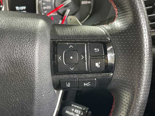 トヨタ ハイラックス 神奈川県 2023(令5)年 3.7万km 白 純正8インチナビ/全周囲カメラ/LEDライト/ETC/追従クルーズコントローラ/スマートキー/スペアキー/純正18インチAW/ターボ/純正フロアマット/ハーフレザーシート/アイドリングストップ/シートリフター/プッシュスタート/フォグランプ/オートライト/ウィンカーミラー/電動格納ミラー/カーテンエアバック/パーキングアシスト/衝突軽減システム/レーンアシスト/盗難防止装置/横滑り防止装置/車線逸脱警報/取扱説明書/保証書