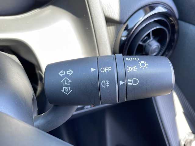 マツダ マツダ２ 15S 道東・釧路十勝 2022(令4)年 6万km ディープクリスタルブルーマイカ 4WD/ビジネスユースパッケージ/衝突被害軽減システム/コーナーセンサー/車線逸脱警報/パーキングサポートブレーキ/バックカメラ/Bluetooth/CD/USB/ETC/MTモード付AT/オートライト/LEDヘッドライト/リアフォグランプ/ステアリングスイッチ/ウインカーミラー/電動格納ミラー/社外フロアマット