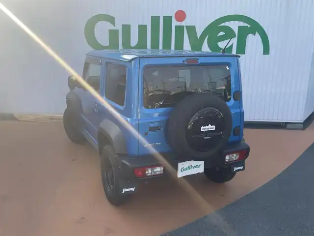スズキ ジムニー シエラ JL 三重県 2022(令4)年 2.5万km ブリスクブルーM ストラーダメモリナビ/　＊Bluetooth/CD/DVD/フルセグテレビ/バックカメラ/フロントフォグランプ/ブラック電動オート格納ドアミラー/背面タイヤ/195/80R15タイヤ/　＊15インチスチールホイル/SRSエアバック（運転席/助手席/サイド/カーテン）/オートエアコン/プライバシーガラス/バニティーミラー（運転席）/シートヒーター（運転席/助手席）/キーレス/プッシュスタートシステム