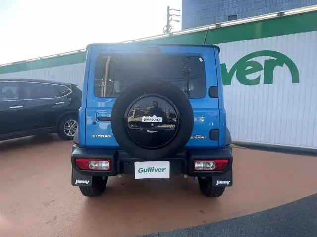 スズキ ジムニー シエラ JL 三重県 2022(令4)年 2.5万km ブリスクブルーM ストラーダメモリナビ/　＊Bluetooth/CD/DVD/フルセグテレビ/バックカメラ/フロントフォグランプ/ブラック電動オート格納ドアミラー/背面タイヤ/195/80R15タイヤ/　＊15インチスチールホイル/SRSエアバック（運転席/助手席/サイド/カーテン）/オートエアコン/プライバシーガラス/バニティーミラー（運転席）/シートヒーター（運転席/助手席）/キーレス/プッシュスタートシステム