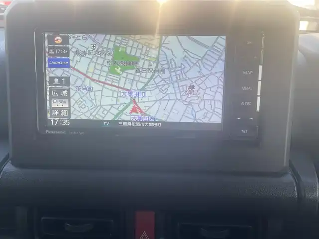 スズキ ジムニー シエラ JL 三重県 2022(令4)年 2.5万km ブリスクブルーM ストラーダメモリナビ/　＊Bluetooth/CD/DVD/フルセグテレビ/バックカメラ/フロントフォグランプ/ブラック電動オート格納ドアミラー/背面タイヤ/195/80R15タイヤ/　＊15インチスチールホイル/SRSエアバック（運転席/助手席/サイド/カーテン）/オートエアコン/プライバシーガラス/バニティーミラー（運転席）/シートヒーター（運転席/助手席）/キーレス/プッシュスタートシステム