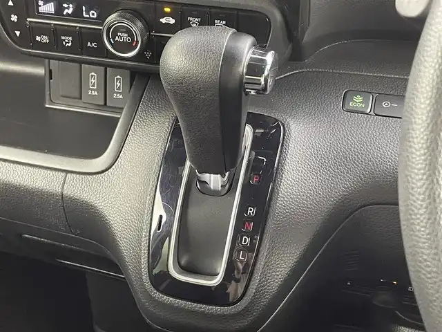 ホンダ Ｎ ＢＯＸ カスタム G L ホンダセンシング 福井県 2019(平31)年 5.5万km プラチナホワイトパール 社外メモリーナビ/（フルセグTV/CD/DVD/Bluetooth）/バックカメラ/レーダークルーズコントロール/ステアリングリモコン/フォグライト /片側パワースライドドア /ビルドインETC/衝突軽減ブレーキ/LEDヘッドライト/レーンキープアシスト