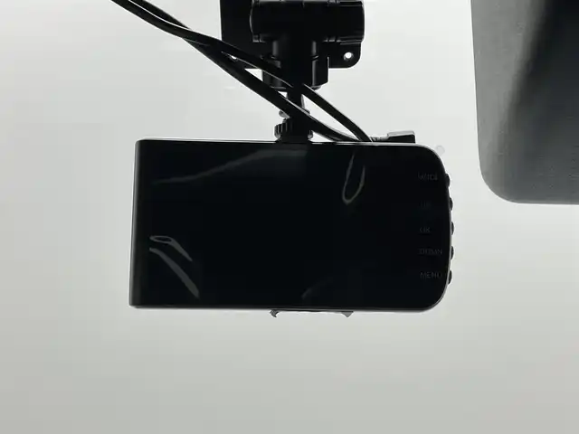 ダイハツ タフト G 岡山県 2020(令2)年 3.2万km シャイニングホワイトパール 純正SDナビ【NMZK-W70D】/AM/FM/CD/DVD/Bluetooth/フルセグ/ガラスルーフ/パノラマモニター/アダプティブクルーズコントロール/スマートアシスト/衝突被害軽減ブレーキ/横滑り防止装置/アイドリングストップ/シートヒーター/純正エンジンスターター/オートライト/LEDヘッドライト/オートハイビームォグランプ/スマートキー/プッシュスタート/純正フロアマット