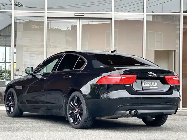 ジャガー ＸＥ XE プレステージ 福岡県 2016(平28)年 5.2万km 黒Ｍ ＭＥＲＩＤＩＡＮサウンドシステム　/純正ナビ／フルセグ　/Ｂカメラ　/アダクティブクルーズコントロール　/パドルシフト　/パワートランク　/Ｂｌｕｅｔｏｏｔｈ　/メモリ付パワーシート　/シートヒーター　/ＥＴＣ