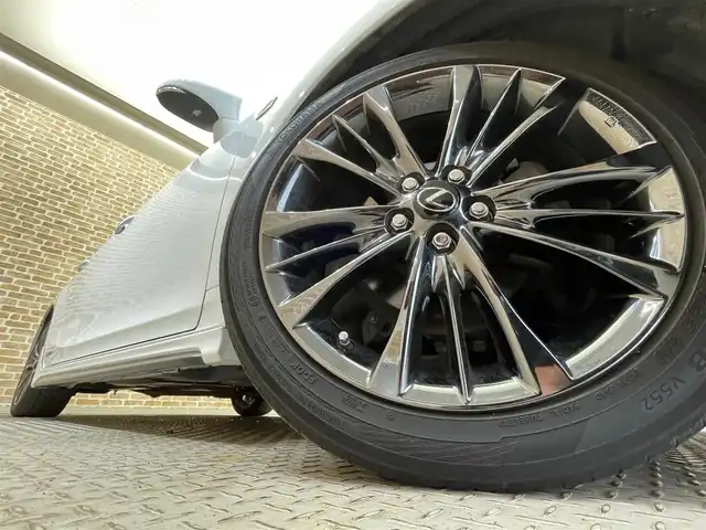 レクサス ＣＴ 200h Fスポーツ 岩手県 2014(平26)年 8.7万km ブラック/ホワイトノーヴァガラスフレーク ムーンルーフ/TRDエアロ/パドルシフト/横滑り防止装置/アイドリングストップ/パワーシート/シートヒーター/ステアリングヒーター/ドライブモードセレクト/純正ナビ/（CD/DVD/Blu-rayDisc/フルセグ/AUX/USB/microSD/Bluetooth）/バックカメラ/ETC2.0/ドライブレコーダー/LEDヘッドライト/LEDフォグランプ/純正アルミホイール/スーパーキャットレーダー探知機