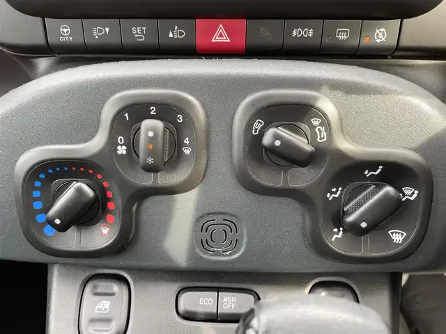 フィアット パンダ イージー 千葉県 2019(令1)年 1.9万km グレー シティブレーキアシスト/社外SDナビ【AVIC-RZ801】/・CD/DVD/MSV/Bluetooth/フルセグ/バックカメラ/デュアロジック/社外キセノンヘッドライト/キーレスキー/フォグランプ/純正15インチアルミホイール/アイドリングストップ/純正ETC/ルーフレール/本革巻ステアリング/サイド＆カーテンエアバッグ/新車時保証書＆取扱説明書