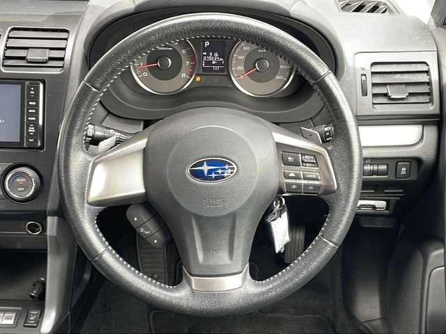 スバル フォレスター 2．0i－L アイサイト 長野県 2013(平25)年 7.9万km サテンホワイトパール ４WD/アイサイト/ストラーダメモリナビTV/ETC/シートヒーター /純正１７インチアルミ/プッシュスタートエンジン/純正フロアマット