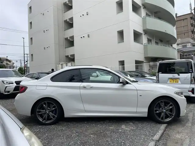 ＢＭＷ Ｍ２４０ｉ クーペ 東京都 2019(令1)年 4.9万km アルピンホワイトⅢ ターボ/純正HDDナビ/ (DVD/Bluetooth/USB)/バックカメラ/ビルトインETC/レザーシート/前席パワーシート(メモリ機能)/前席シートヒーター/クルーズコントロール/インテリジェントセーフティ/ ・衝突被害軽減ブレーキ/ ・レーンアシスト/横滑り防止装置/純正18インチアルミホイール/スマートキー/オートライト/純正LEDヘッドライト/パドルシフト/スペアキー1本/保証書/取扱説明書