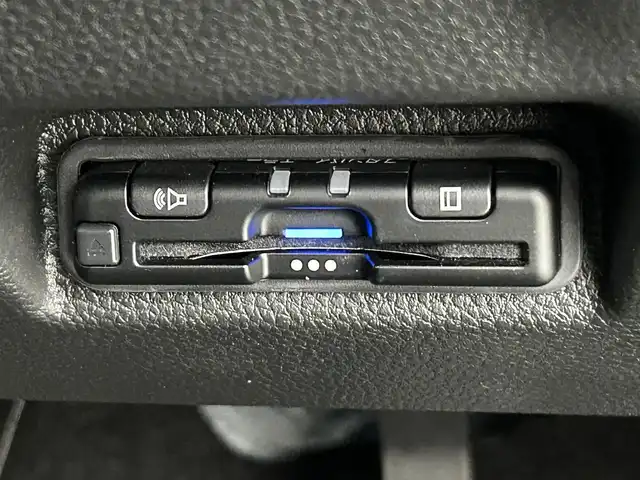 ホンダ ＷＲ－Ｖ X 福岡県 2025(令7)年 0.2万km プラチナホワイトパール 純正８型ナビ（ＢＴ，フルセグＴＶ）　/バックカメラ　/ＥＴＣ　/レーダークルーズコントロール　/コーナーセンサー　/衝突軽減ブレーキ　/レーンキープ　/先行車発進お知らせ　/標識認識機能　/パドルシフト　/ＬＥＤライト