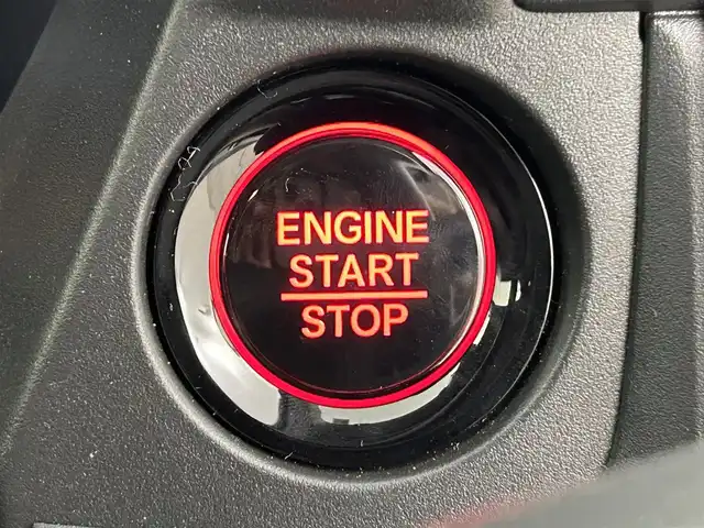 ホンダ ＷＲ－Ｖ X 福岡県 2025(令7)年 0.2万km プラチナホワイトパール 純正８型ナビ（ＢＴ，フルセグＴＶ）　/バックカメラ　/ＥＴＣ　/レーダークルーズコントロール　/コーナーセンサー　/衝突軽減ブレーキ　/レーンキープ　/先行車発進お知らせ　/標識認識機能　/パドルシフト　/ＬＥＤライト