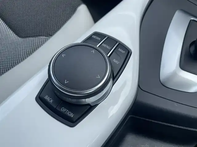 ＢＭＷ １１８ｄ スタイル 静岡県 2018(平30)年 1.9万km ミネラルホワイト ドライビング・アシスト/・車線逸脱警告システム/・前車接近警告機能/・衝突回避・被害軽減ブレーキ/純正HDDナビ/・Bluetooth/USB/AM/FM/CD/DVD/パーキング・アシスト/バックカメラ/ルームミラー一体型ETC/クルーズコントロール/純正LEDヘッドライト/純正16インチAW/クローム仕上げキドニーグリル