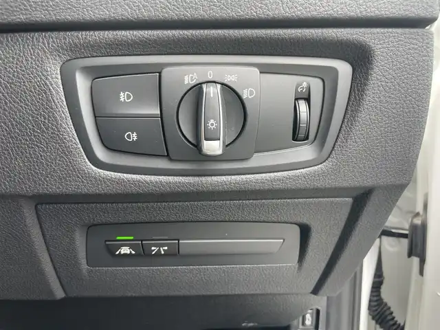 ＢＭＷ １１８ｄ スタイル 静岡県 2018(平30)年 1.9万km ミネラルホワイト ドライビング・アシスト/・車線逸脱警告システム/・前車接近警告機能/・衝突回避・被害軽減ブレーキ/純正HDDナビ/・Bluetooth/USB/AM/FM/CD/DVD/パーキング・アシスト/バックカメラ/ルームミラー一体型ETC/クルーズコントロール/純正LEDヘッドライト/純正16インチAW/クローム仕上げキドニーグリル
