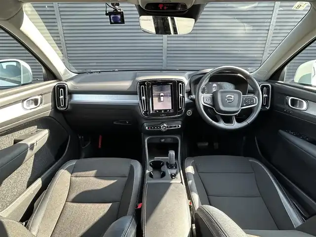 ボルボ ＸＣ４０ T4 茨城県 2020(令2)年 5.6万km アイスホワイト インテリセーフ　/ＡＣＣ　/ＬＫＡ　/ＢＬＩＳ　/３６０度カメラ　/半革　/シートヒーター　/パワーシート　/パワーテールゲート　/ナビ　/１２セグ　/ＢＴ　/ＣａｒＰｌａｙ　/ＵＳＢ　/ＬＥＤ　/オートハイビーム　/ＥＴＣ/ルーフレール　/禁煙車
