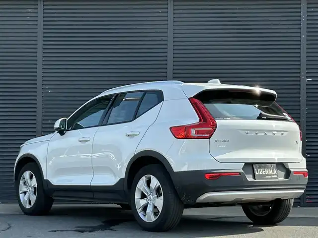 ボルボ ＸＣ４０ T4 茨城県 2020(令2)年 5.6万km アイスホワイト インテリセーフ　/ＡＣＣ　/ＬＫＡ　/ＢＬＩＳ　/３６０度カメラ　/半革　/シートヒーター　/パワーシート　/パワーテールゲート　/ナビ　/１２セグ　/ＢＴ　/ＣａｒＰｌａｙ　/ＵＳＢ　/ＬＥＤ　/オートハイビーム　/ＥＴＣ/ルーフレール　/禁煙車