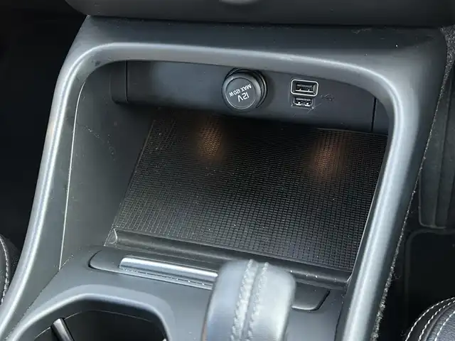 ボルボ ＸＣ４０ T4 茨城県 2020(令2)年 5.6万km アイスホワイト インテリセーフ　/ＡＣＣ　/ＬＫＡ　/ＢＬＩＳ　/３６０度カメラ　/半革　/シートヒーター　/パワーシート　/パワーテールゲート　/ナビ　/１２セグ　/ＢＴ　/ＣａｒＰｌａｙ　/ＵＳＢ　/ＬＥＤ　/オートハイビーム　/ＥＴＣ/ルーフレール　/禁煙車