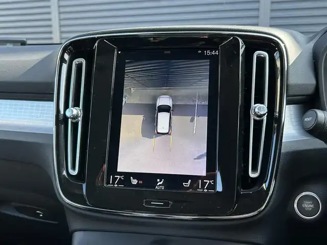 ボルボ ＸＣ４０ T4 茨城県 2020(令2)年 5.6万km アイスホワイト インテリセーフ　/ＡＣＣ　/ＬＫＡ　/ＢＬＩＳ　/３６０度カメラ　/半革　/シートヒーター　/パワーシート　/パワーテールゲート　/ナビ　/１２セグ　/ＢＴ　/ＣａｒＰｌａｙ　/ＵＳＢ　/ＬＥＤ　/オートハイビーム　/ＥＴＣ/ルーフレール　/禁煙車