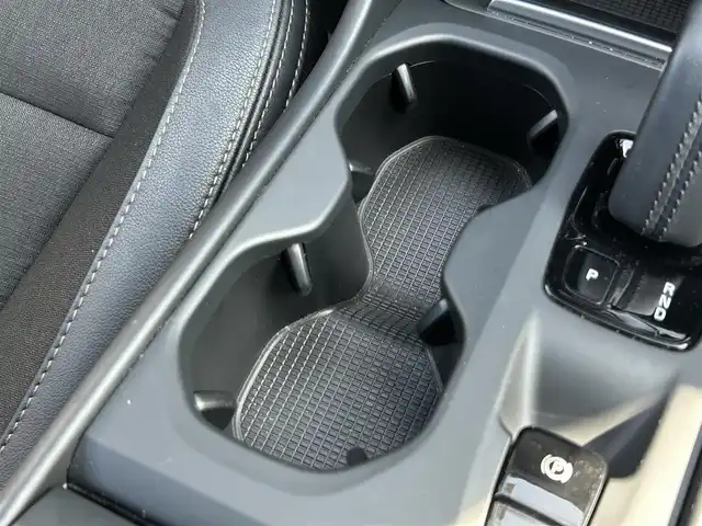 ボルボ ＸＣ４０ T4 茨城県 2020(令2)年 5.6万km アイスホワイト インテリセーフ　/ＡＣＣ　/ＬＫＡ　/ＢＬＩＳ　/３６０度カメラ　/半革　/シートヒーター　/パワーシート　/パワーテールゲート　/ナビ　/１２セグ　/ＢＴ　/ＣａｒＰｌａｙ　/ＵＳＢ　/ＬＥＤ　/オートハイビーム　/ＥＴＣ/ルーフレール　/禁煙車