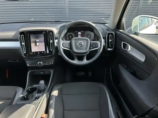 ボルボ ＸＣ４０ T4 茨城県 2020(令2)年 5.6万km アイスホワイト インテリセーフ　/ＡＣＣ　/ＬＫＡ　/ＢＬＩＳ　/３６０度カメラ　/半革　/シートヒーター　/パワーシート　/パワーテールゲート　/ナビ　/１２セグ　/ＢＴ　/ＣａｒＰｌａｙ　/ＵＳＢ　/ＬＥＤ　/オートハイビーム　/ＥＴＣ/ルーフレール　/禁煙車
