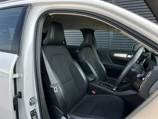 ボルボ ＸＣ４０ T4 茨城県 2020(令2)年 5.6万km アイスホワイト インテリセーフ　/ＡＣＣ　/ＬＫＡ　/ＢＬＩＳ　/３６０度カメラ　/半革　/シートヒーター　/パワーシート　/パワーテールゲート　/ナビ　/１２セグ　/ＢＴ　/ＣａｒＰｌａｙ　/ＵＳＢ　/ＬＥＤ　/オートハイビーム　/ＥＴＣ/ルーフレール　/禁煙車