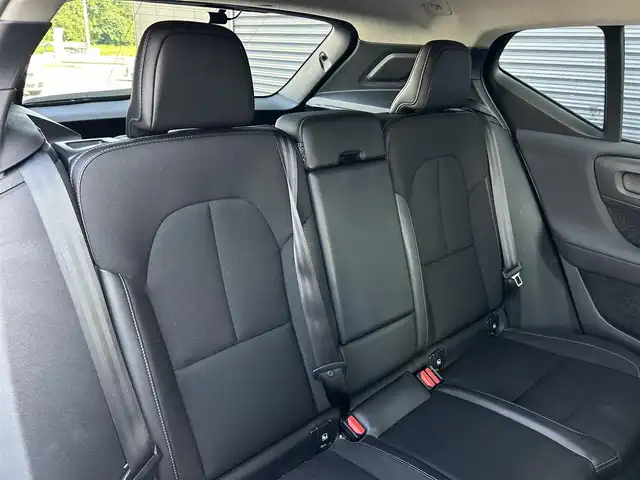ボルボ ＸＣ４０ T4 茨城県 2020(令2)年 5.6万km アイスホワイト インテリセーフ　/ＡＣＣ　/ＬＫＡ　/ＢＬＩＳ　/３６０度カメラ　/半革　/シートヒーター　/パワーシート　/パワーテールゲート　/ナビ　/１２セグ　/ＢＴ　/ＣａｒＰｌａｙ　/ＵＳＢ　/ＬＥＤ　/オートハイビーム　/ＥＴＣ/ルーフレール　/禁煙車