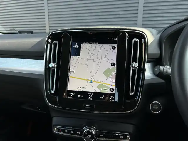 ボルボ ＸＣ４０ T4 茨城県 2020(令2)年 5.6万km アイスホワイト インテリセーフ　/ＡＣＣ　/ＬＫＡ　/ＢＬＩＳ　/３６０度カメラ　/半革　/シートヒーター　/パワーシート　/パワーテールゲート　/ナビ　/１２セグ　/ＢＴ　/ＣａｒＰｌａｙ　/ＵＳＢ　/ＬＥＤ　/オートハイビーム　/ＥＴＣ/ルーフレール　/禁煙車