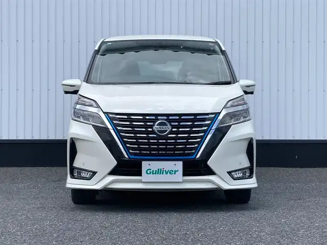 日産 セレナ e－パワー ハイウェイスター V 千葉県 2020(令2)年 2.4万km ブリリアントホワイトパール 純正10インチナビ/（フルセグTV/BT/CD/DVD/FM/AM）/全周囲カメラ/衝突被害軽減システム/車線逸脱警報/クルーズコントロール/両側パワースライドドア/横滑り防止装置/ETC/ドライブレコーダー/アイドリングストップ/LEDヘッドライト/フォグランプ/オートライト/ウィンカーミラー/電動格納ミラー/純正15インチAW/シートリフター/プッシュスタート/スマートキー/フロアマット/ドアバイザー/スペアキー/取扱説明書/保証書