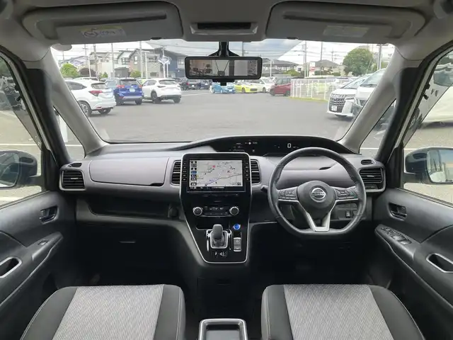 日産 セレナ e－パワー ハイウェイスター V 千葉県 2020(令2)年 2.4万km ブリリアントホワイトパール 純正10インチナビ/（フルセグTV/BT/CD/DVD/FM/AM）/全周囲カメラ/衝突被害軽減システム/車線逸脱警報/クルーズコントロール/両側パワースライドドア/横滑り防止装置/ETC/ドライブレコーダー/アイドリングストップ/LEDヘッドライト/フォグランプ/オートライト/ウィンカーミラー/電動格納ミラー/純正15インチAW/シートリフター/プッシュスタート/スマートキー/フロアマット/ドアバイザー/スペアキー/取扱説明書/保証書