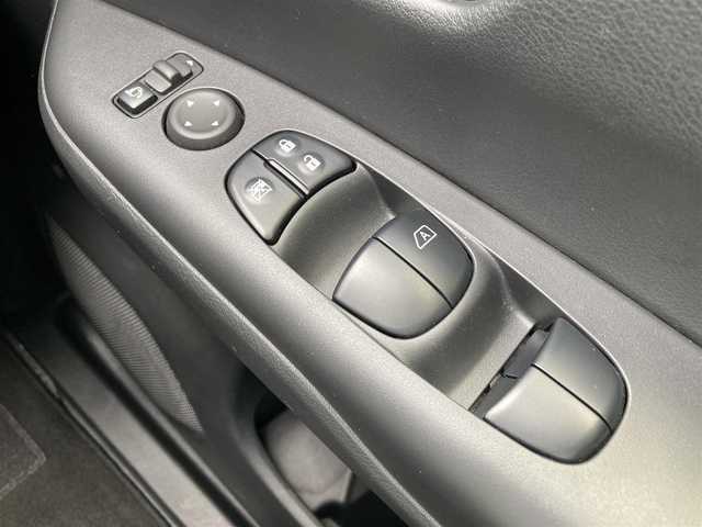 日産 セレナ e－パワー ハイウェイスター V 千葉県 2020(令2)年 2.4万km ブリリアントホワイトパール 純正10インチナビ/（フルセグTV/BT/CD/DVD/FM/AM）/全周囲カメラ/衝突被害軽減システム/車線逸脱警報/クルーズコントロール/両側パワースライドドア/横滑り防止装置/ETC/ドライブレコーダー/アイドリングストップ/LEDヘッドライト/フォグランプ/オートライト/ウィンカーミラー/電動格納ミラー/純正15インチAW/シートリフター/プッシュスタート/スマートキー/フロアマット/ドアバイザー/スペアキー/取扱説明書/保証書