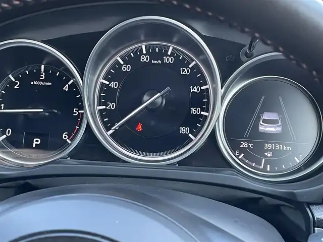 マツダ ＣＸ－８ XD ブラックトーンエディション 愛媛県 2022(令4)年 4万km スノーフレイクホワイトパールマイカ i-ACTIVSENSE搭載/・ブラインド・スポット・モニタリング/・車間認知支援システム/・レーンキープ・アシスト・システム (LAS) & 車線逸脱警報システム/・アドバンスト・スマート・シティ・ブレーキ・サポート /・スマート・ブレーキ・サポート/・スマート・シティ・ブレーキ・サポート [後退時] /・パーキングセンサー/・360°ビュー・モニター/４WD/スペアキー/マツダコネクト/・TV/・Bluetooth/・FM/AM/・USB/BOSEサウンド/D＋N席パワーシート/D＋N＋後２席シートヒーター/ハンドルヒーター/ETC2.0/バック・フロント・サイド・全方位カメラ/パワーバックドア/ヘッドアップディスプレイ/ステアリングスイッチ/革巻きステアリング