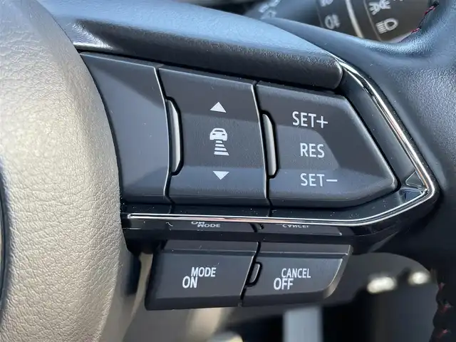 マツダ ＣＸ－８ XD ブラックトーンエディション 愛媛県 2022(令4)年 4万km スノーフレイクホワイトパールマイカ i-ACTIVSENSE搭載/・ブラインド・スポット・モニタリング/・車間認知支援システム/・レーンキープ・アシスト・システム (LAS) & 車線逸脱警報システム/・アドバンスト・スマート・シティ・ブレーキ・サポート /・スマート・ブレーキ・サポート/・スマート・シティ・ブレーキ・サポート [後退時] /・パーキングセンサー/・360°ビュー・モニター/４WD/スペアキー/マツダコネクト/・TV/・Bluetooth/・FM/AM/・USB/BOSEサウンド/D＋N席パワーシート/D＋N＋後２席シートヒーター/ハンドルヒーター/ETC2.0/バック・フロント・サイド・全方位カメラ/パワーバックドア/ヘッドアップディスプレイ/ステアリングスイッチ/革巻きステアリング