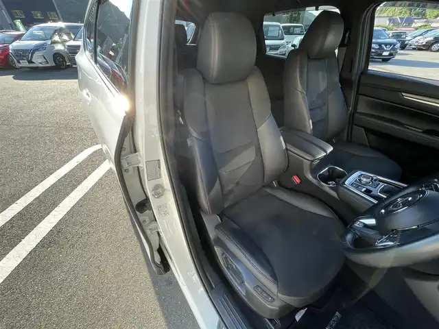 マツダ ＣＸ－８ XD ブラックトーンエディション 愛媛県 2022(令4)年 4万km スノーフレイクホワイトパールマイカ i-ACTIVSENSE搭載/・ブラインド・スポット・モニタリング/・車間認知支援システム/・レーンキープ・アシスト・システム (LAS) & 車線逸脱警報システム/・アドバンスト・スマート・シティ・ブレーキ・サポート /・スマート・ブレーキ・サポート/・スマート・シティ・ブレーキ・サポート [後退時] /・パーキングセンサー/・360°ビュー・モニター/４WD/スペアキー/マツダコネクト/・TV/・Bluetooth/・FM/AM/・USB/BOSEサウンド/D＋N席パワーシート/D＋N＋後２席シートヒーター/ハンドルヒーター/ETC2.0/バック・フロント・サイド・全方位カメラ/パワーバックドア/ヘッドアップディスプレイ/ステアリングスイッチ/革巻きステアリング