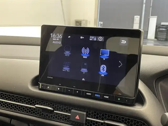 ホンダ ＺＲ－Ｖ ハイブリッド e:HEV X 滋賀県 2024(令6)年 0.4万km プラチナホワイトパール 禁煙車/純正9型ナビ/CD/DVD/SD/Bluetooth/フルセグTV/バックカメラ/ETC/純正ドラレコ/クルーズコントロール/シートヒーター/ホンダセンシング/プッシュスタート/スマートキー/コーナーセンサー/LEDヘッドライト/純正アルミホイール