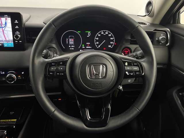 ホンダ ヴェゼル ハイブリッド e:HEV Z 新潟県 2023(令5)年 0.9万km プレミアムサンライトホワイトパール ４WD/ホンダセンシング/ワンオーナー/禁煙車/ホンダコネクトディスプレイ/　　AM/FM/BT/フルセグ/applecarplay/androidauto/マルチビューモニター/ハンズフリーアクセスパワーバックドア(予約クローズ付)/アダプティブクルーズコントロール/LEDシーケンシャルターンランプ/前席シートヒーター/純正18インチアルミホイール付/ダウンヒルアシストコントロール/電動パーキングブレーキ/オートブレーキホールド/ミラーヒーター/ステアリングスイッチ/ステアリングヒーター/USBポート/純正ドライブレコーダー/ブラインドスポットモニター/エンジンスタータ/スマートキー/ETC2.0
