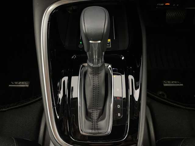 ホンダ ヴェゼル ハイブリッド e:HEV Z 新潟県 2023(令5)年 0.9万km プレミアムサンライトホワイトパール ４WD/ホンダセンシング/ワンオーナー/禁煙車/ホンダコネクトディスプレイ/　　AM/FM/BT/フルセグ/applecarplay/androidauto/マルチビューモニター/ハンズフリーアクセスパワーバックドア(予約クローズ付)/アダプティブクルーズコントロール/LEDシーケンシャルターンランプ/前席シートヒーター/純正18インチアルミホイール付/ダウンヒルアシストコントロール/電動パーキングブレーキ/オートブレーキホールド/ミラーヒーター/ステアリングスイッチ/ステアリングヒーター/USBポート/純正ドライブレコーダー/ブラインドスポットモニター/エンジンスタータ/スマートキー/ETC2.0
