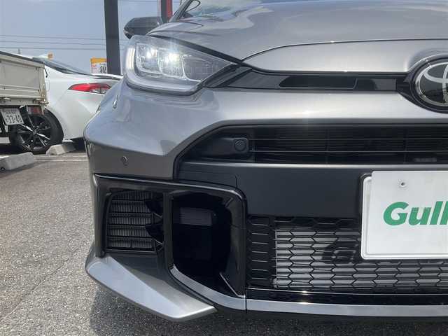 トヨタ ＧＲヤリス RZ ハイパフォーマンス 滋賀県 2024(令6)年 0.7万km ガンＭ 車検9年6月まで/検査時距離6116キロ/純正8インチディスプレイオーディオ/・Bluetooth・Apple CarPlay・バックモニター/JBLサウンドシステム/冷却スプレー機能付空冷インタークーラー/6MT/4WD/カーボン調ルーフ/ピアノブラックスポイラー/GRロゴ入りプレミアムスポーツシート/シートヒーター/ステアリングヒーター/225/40R18 BBS製10本スポークAW/GRロゴ入りレッドキャリパー/GRロゴ入りスポーツアナログメーター/4.2インチカラーマルチインフォメーションディスプレイ/スマートエントリー/スタートシステム/アルミペダル/取説/保証書/スペアキー/