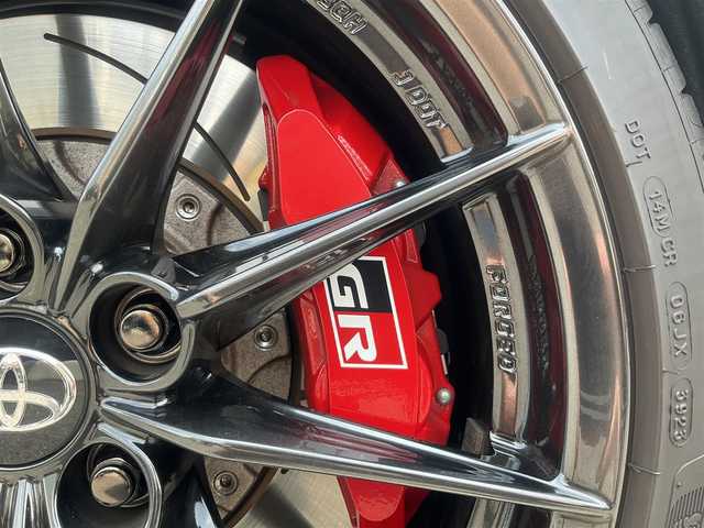 トヨタ ＧＲヤリス RZ ハイパフォーマンス 滋賀県 2024(令6)年 0.7万km ガンＭ 車検9年6月まで/検査時距離6116キロ/純正8インチディスプレイオーディオ/・Bluetooth・Apple CarPlay・バックモニター/JBLサウンドシステム/冷却スプレー機能付空冷インタークーラー/6MT/4WD/カーボン調ルーフ/ピアノブラックスポイラー/GRロゴ入りプレミアムスポーツシート/シートヒーター/ステアリングヒーター/225/40R18 BBS製10本スポークAW/GRロゴ入りレッドキャリパー/GRロゴ入りスポーツアナログメーター/4.2インチカラーマルチインフォメーションディスプレイ/スマートエントリー/スタートシステム/アルミペダル/取説/保証書/スペアキー/