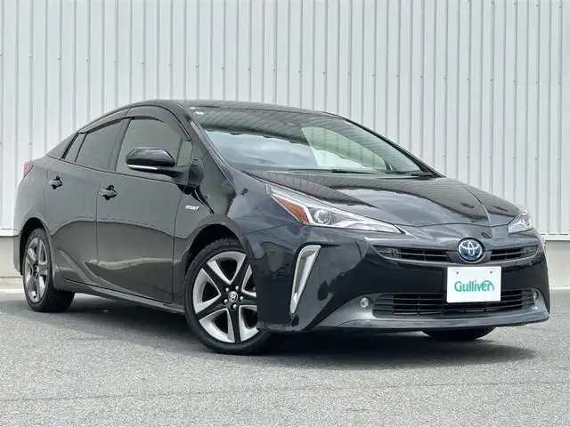 トヨタ プリウス S ツーリングセレクション 群馬県 2019(令1)年 4.9万km アティチュードブラックマイカ 純正9インチSDナビ　（NSZT-Y68T）/ CD、DVD、BTオーディオ、SD、MSV、フルセグTV/トヨタセーフティセンス/・プリクラッシュセーフティ/・レーンディパーチャーアラート/・オートマチックハイビーム/・レーダークルーズコントロール/レザーシート/D/N席シートヒーター/ビルトインETC/プッシュスタート/ステアリングスイッチ/純正ドアバイザー/純正フロアマット/純正17インチアルミホイール/F/Rコーナーセンサー/LEDヘッドライト/LEDフォグ/保証書/取扱説明書/スペアーキー１本