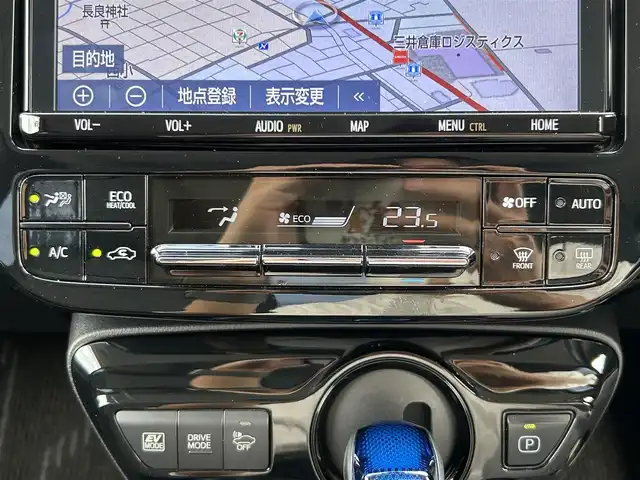 トヨタ プリウス S ツーリングセレクション 群馬県 2019(令1)年 4.9万km アティチュードブラックマイカ 純正9インチSDナビ　（NSZT-Y68T）/ CD、DVD、BTオーディオ、SD、MSV、フルセグTV/トヨタセーフティセンス/・プリクラッシュセーフティ/・レーンディパーチャーアラート/・オートマチックハイビーム/・レーダークルーズコントロール/レザーシート/D/N席シートヒーター/ビルトインETC/プッシュスタート/ステアリングスイッチ/純正ドアバイザー/純正フロアマット/純正17インチアルミホイール/F/Rコーナーセンサー/LEDヘッドライト/LEDフォグ/保証書/取扱説明書/スペアーキー１本