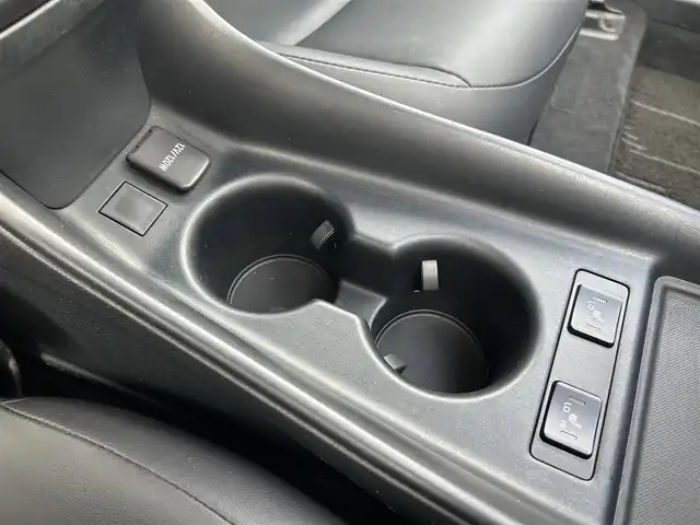 トヨタ プリウス S ツーリングセレクション 群馬県 2019(令1)年 4.9万km アティチュードブラックマイカ 純正9インチSDナビ　（NSZT-Y68T）/ CD、DVD、BTオーディオ、SD、MSV、フルセグTV/トヨタセーフティセンス/・プリクラッシュセーフティ/・レーンディパーチャーアラート/・オートマチックハイビーム/・レーダークルーズコントロール/レザーシート/D/N席シートヒーター/ビルトインETC/プッシュスタート/ステアリングスイッチ/純正ドアバイザー/純正フロアマット/純正17インチアルミホイール/F/Rコーナーセンサー/LEDヘッドライト/LEDフォグ/保証書/取扱説明書/スペアーキー１本