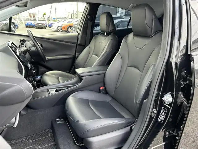 トヨタ プリウス S ツーリングセレクション 群馬県 2019(令1)年 4.9万km アティチュードブラックマイカ 純正9インチSDナビ　（NSZT-Y68T）/ CD、DVD、BTオーディオ、SD、MSV、フルセグTV/トヨタセーフティセンス/・プリクラッシュセーフティ/・レーンディパーチャーアラート/・オートマチックハイビーム/・レーダークルーズコントロール/レザーシート/D/N席シートヒーター/ビルトインETC/プッシュスタート/ステアリングスイッチ/純正ドアバイザー/純正フロアマット/純正17インチアルミホイール/F/Rコーナーセンサー/LEDヘッドライト/LEDフォグ/保証書/取扱説明書/スペアーキー１本