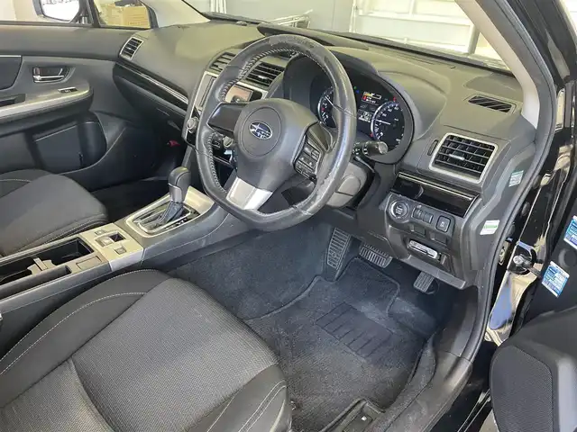 スバル レヴォーグ 1．6GT アイサイト 佐賀県 2014(平26)年 10万km クリスタルブラックシリカ （株)IDOMが運営する【じしゃロン佐賀店】の自社ローン専用車両になります。/こちらは現金またはオートローンご利用時の価格です。自社ローンご希望の方は別途その旨お申付け下さい/・アイサイトVer3/（カラー認識/アクティブレーンキープ/ツーリングアシスト）/・純正17インチアルミホイール（切削光輝）/・ヘッドランプベゼル/・ホークアイヘッドランプ/・Dシェイプステアリングホイール/（ハンドルがD字型）/・メッキパーツ