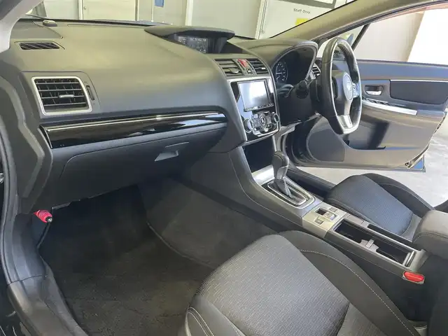 スバル レヴォーグ 1．6GT アイサイト 佐賀県 2014(平26)年 10万km クリスタルブラックシリカ （株)IDOMが運営する【じしゃロン佐賀店】の自社ローン専用車両になります。/こちらは現金またはオートローンご利用時の価格です。自社ローンご希望の方は別途その旨お申付け下さい/・アイサイトVer3/（カラー認識/アクティブレーンキープ/ツーリングアシスト）/・純正17インチアルミホイール（切削光輝）/・ヘッドランプベゼル/・ホークアイヘッドランプ/・Dシェイプステアリングホイール/（ハンドルがD字型）/・メッキパーツ