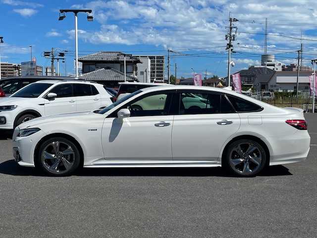 トヨタ クラウン ハイブリッド RS アドバンス 兵庫県 2019(平31)年 6.9万km ホワイトパールクリスタルシャイン 〇ワンオーナー/〇純正8インチナビ/〇フルセグTV/〇バックカメラ/〇ビルトインETC/〇ドライブレコーダー/〇セーフティセンス/・レーダークルーズコントロール/・プリクラッシュセーフティ/〇ブラインドスポットモニター/〇三眼LEDヘッドランプ/〇オートライト/〇フォグランプ/〇純正18インチアルミ/〇革巻きステアリング/〇パドルシフト/〇ステアリングヒーター/〇合皮/テラロッサブランノーブコンビシート/〇シートヒーター/〇パワーシート/〇スマートキー/〇禁煙車