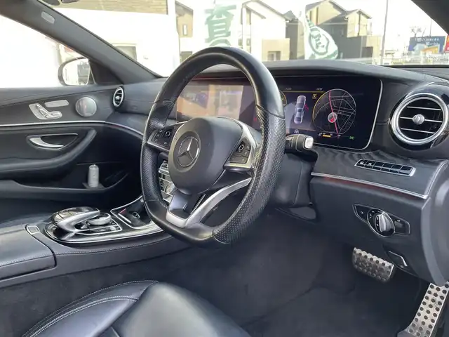 メルセデス・ベンツ Ｅ２５０ アバンギャルド スポーツ 三重県 2017(平29)年 10.7万km ポーラホワイト 登録時106832km/黒革シート/ブルメスター/禁煙車/純正ナビ/（AM/FM/TV）/ワンセグＴＶ/アラウンドビューモニター/ＥＴＣ/レーダークルーズコントロール/ステアリングスイッチ/パドルシフト/シートメモリー/シートヒーター/パワーシート/パワーバックドア/衝突軽減システム/車線逸脱防止/ＢＳＭ/コーナーセンサー/オートライト/プッシュスタート/純正フロアマット/純正19インチアルミ