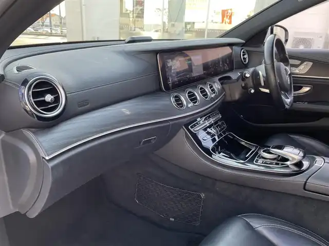 メルセデス・ベンツ Ｅ２５０ アバンギャルド スポーツ 三重県 2017(平29)年 10.7万km ポーラホワイト 登録時106832km/黒革シート/ブルメスター/禁煙車/純正ナビ/（AM/FM/TV）/ワンセグＴＶ/アラウンドビューモニター/ＥＴＣ/レーダークルーズコントロール/ステアリングスイッチ/パドルシフト/シートメモリー/シートヒーター/パワーシート/パワーバックドア/衝突軽減システム/車線逸脱防止/ＢＳＭ/コーナーセンサー/オートライト/プッシュスタート/純正フロアマット/純正19インチアルミ
