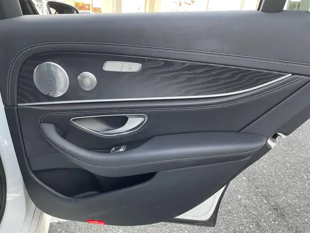 メルセデス・ベンツ Ｅ２５０ アバンギャルド スポーツ 三重県 2017(平29)年 10.7万km ポーラホワイト 登録時106832km/黒革シート/ブルメスター/禁煙車/純正ナビ/（AM/FM/TV）/ワンセグＴＶ/アラウンドビューモニター/ＥＴＣ/レーダークルーズコントロール/ステアリングスイッチ/パドルシフト/シートメモリー/シートヒーター/パワーシート/パワーバックドア/衝突軽減システム/車線逸脱防止/ＢＳＭ/コーナーセンサー/オートライト/プッシュスタート/純正フロアマット/純正19インチアルミ