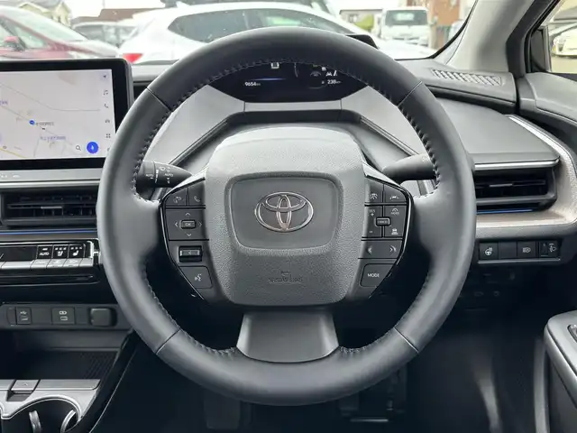 トヨタ プリウス Z 大分県 2023(令5)年 1万km アティチュードブラックマイカ ・純正ナビ(BT/USB/Miracast)/・フルセグテレビ/・全方位カメラ/・モデリスタエアロ/・トヨタセーフティセンス/・レーダークルーズコントロール/・AC100V/・ETC 2.0/・パーキングアシスト/・デジタルインナーミラー/・オートハイビーム/・運転席パワーシート/・シートメモリー/・シートヒーター/・シートクーラー/・ステアリングリモコン/・ステアリングヒーター/・電動リアゲート/・純正アルミホイール/・スマートキー