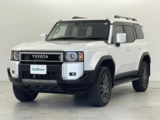 トヨタ ランドクルーザー ２５０ VX 群馬県 2024(令6)年 1.6万km プラチナホワイトパールマイカ 丸目型LEDヘッドランプ/―――――――――/ムーンルーフ/12.3インチディスプレイオーディオPlus/（フルセグTV/BT/Miracast/USB/AM/FM）/パノラミックビューモニター/デジタルインナーミラー/前後方ドライブレコーダー/前席シートヒーター/シートベンチレーション/トヨタセーフティセンス/・プリクラッシュセーフティ/・レーントレーシングアシスト/・レーダークルーズコントロール/・アダプティブハイビーム/・ロードサインアシスト/・プロアクティブドライビングアシスト/ブラインドスポットモニター/安心降車アシスト/パワーバックドア