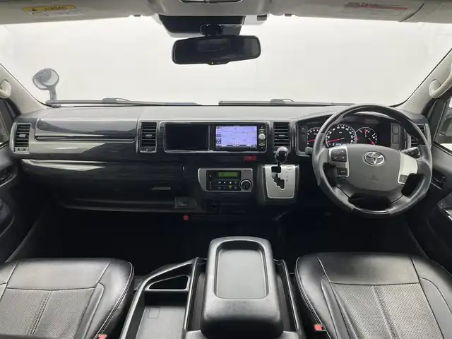 トヨタ ハイエース GL 群馬県 2018(平30)年 6.4万km ブラックマイカ 片側パワースライドドア/LEDヘッドライト/社外カロッツェリアHDDナビ（AVIC-RW801)/・CD/DVD/MSVUSB/Bluetooth/フルセグTV/社外カロッツェリア　フリップダウンモニター/バックカメラ/社外マフラーカッター/＝＝＝＝＝/片側パワースライドドア　フリップダウンモニター　ＨＤＤナビ　バックカメラ　ＬＥＤヘッドライト　スマートキー　ＥＴＣ　プリクラッシュセーフティ　レーンディパーチャーアラート　１８インチＡＷ　ローダウン